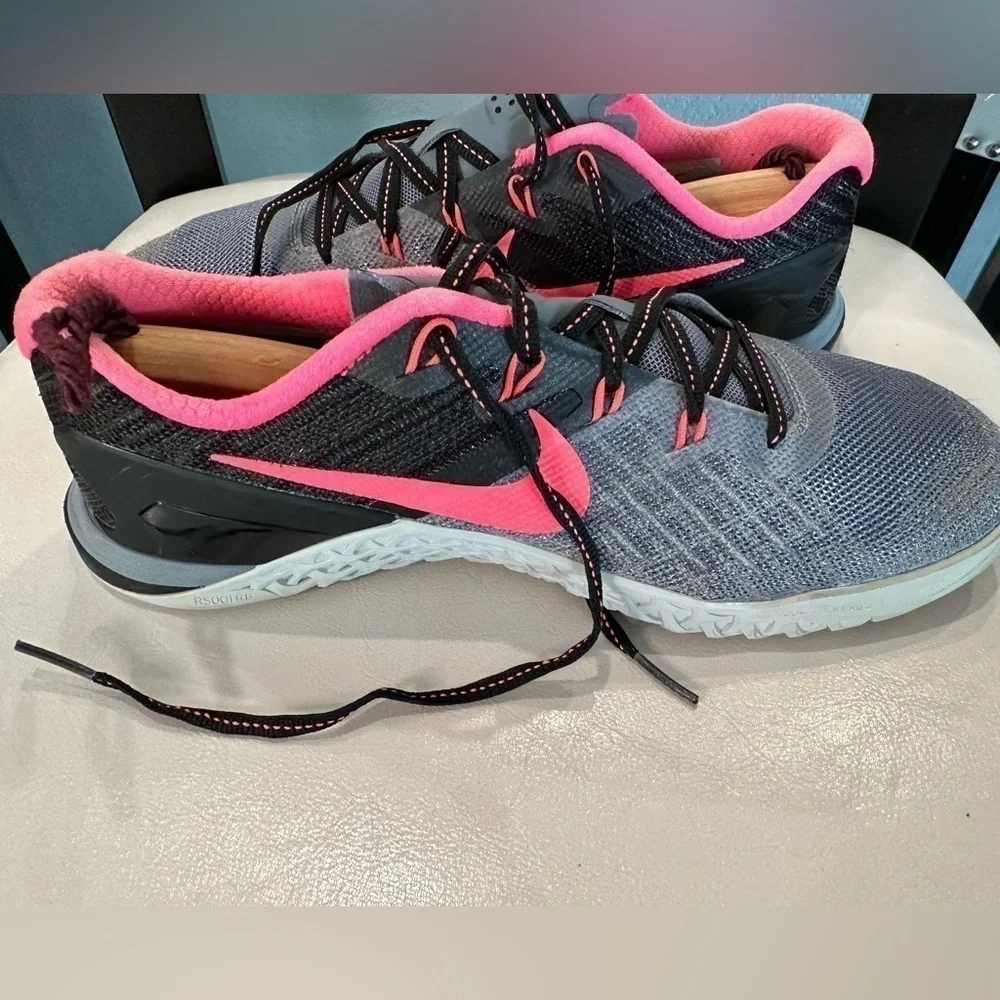 NIKE Metcon 3 Womens Cross Training Shoes Grey Black Pink 849807-004 Size 8